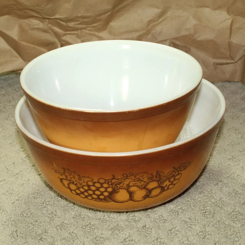 Set of 2 Pyrex Vintage Old Orchard 402/ 403 Mixing Bowls